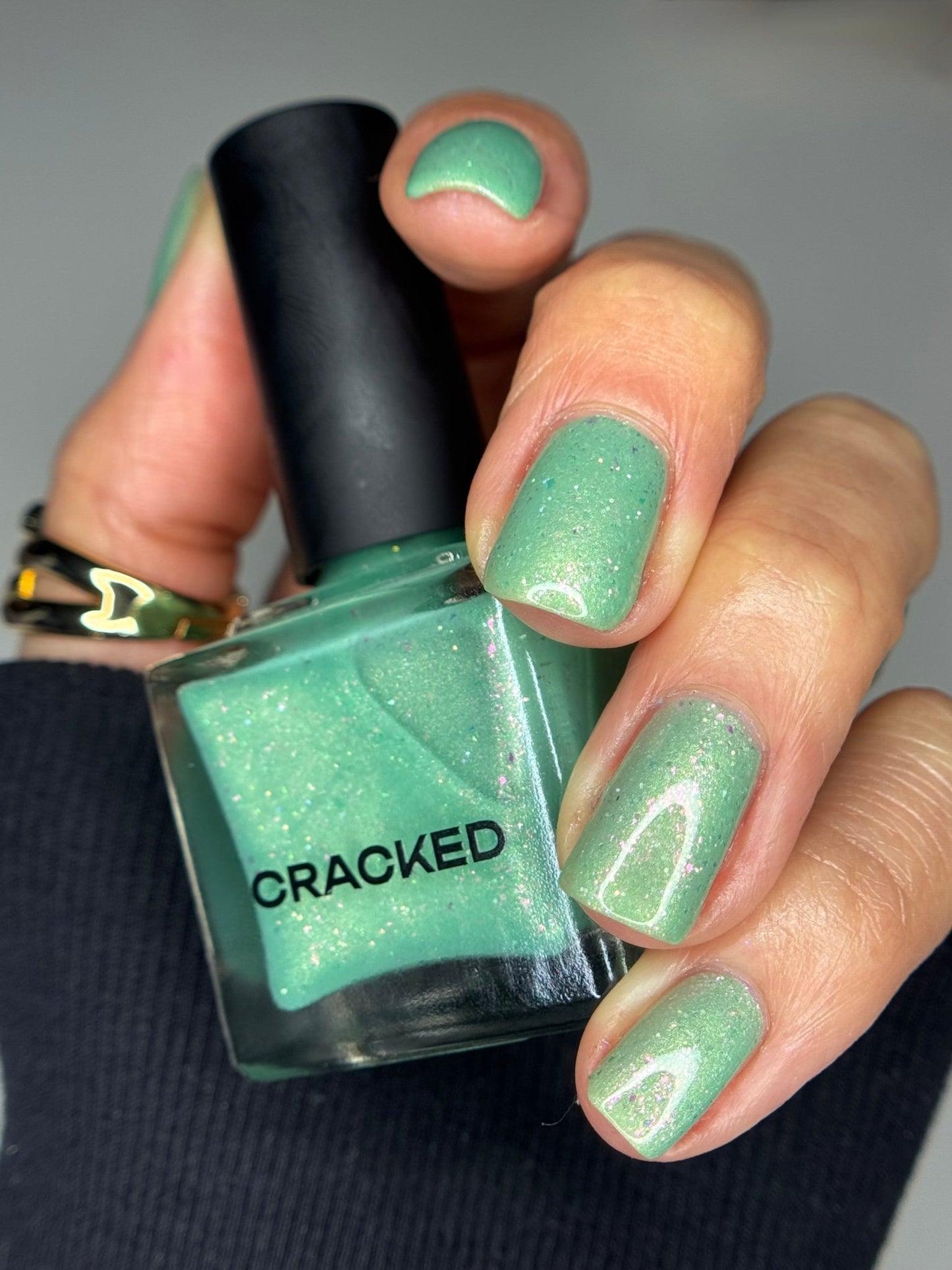 Hidden Lagoon HHC - Cracked Polish