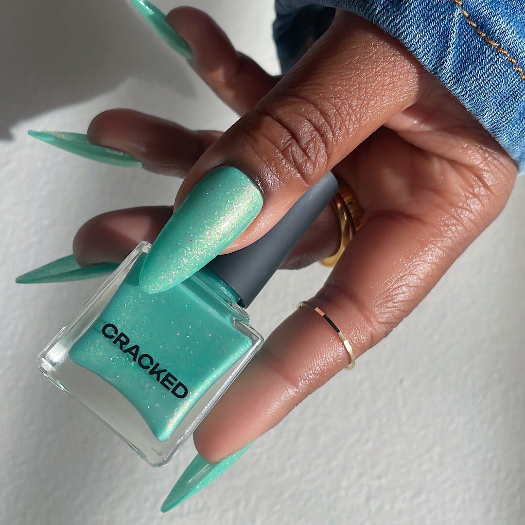 Hidden Lagoon HHC - Cracked Polish