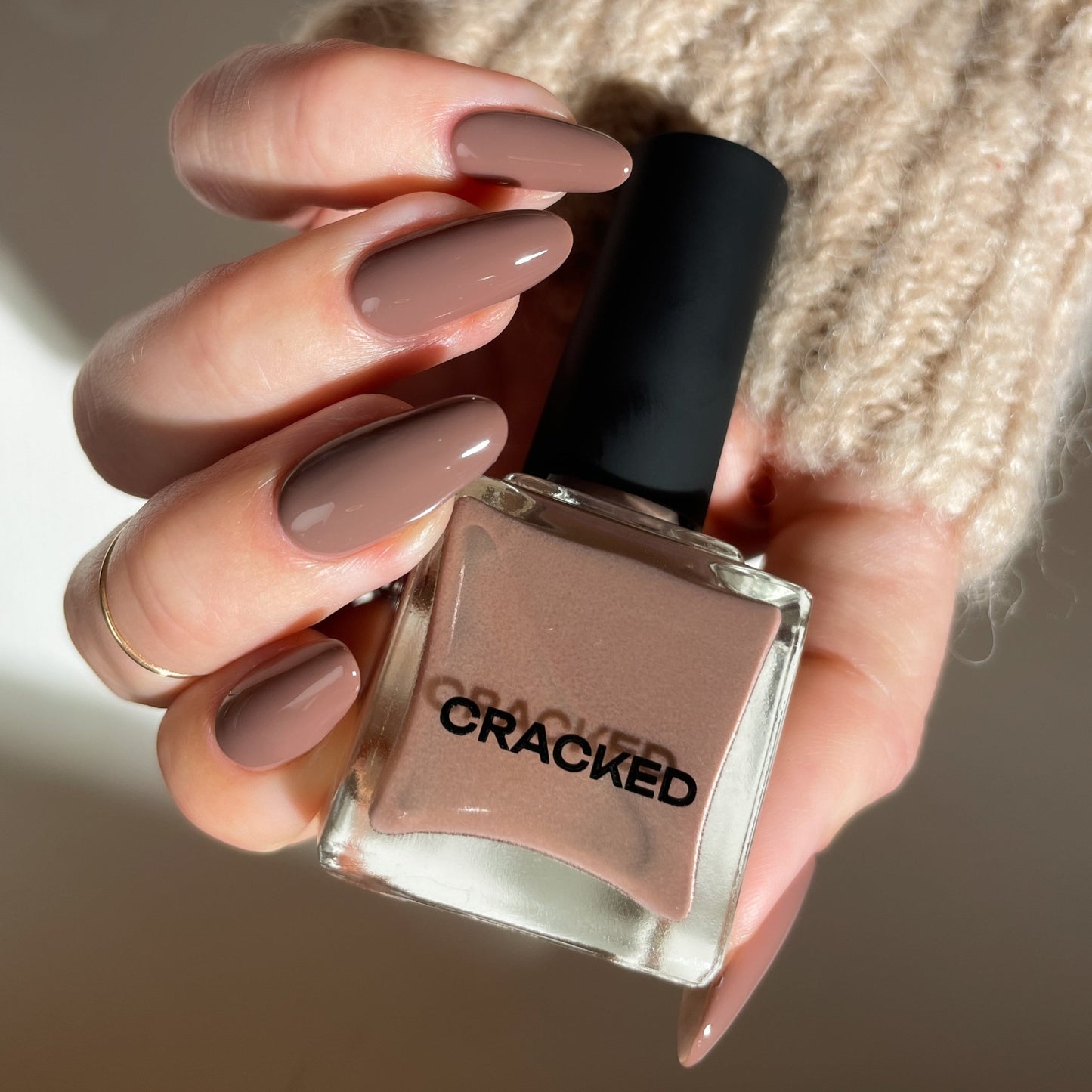 Mocha Mousse - Cracked Polish